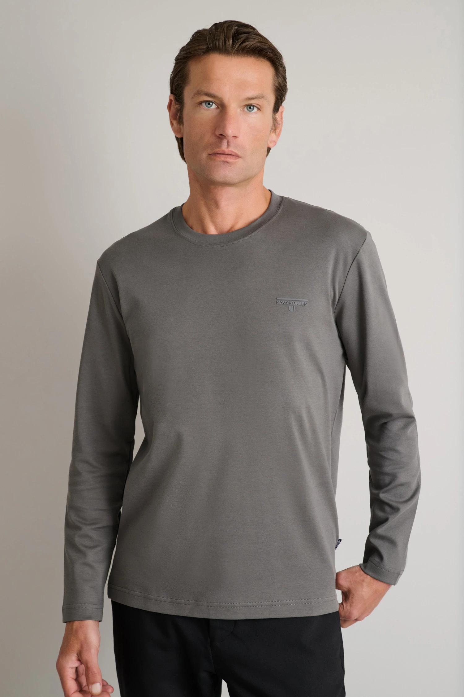 Interlock βαμβακερό t-shirt με λαιμόκοψη-WARM GREY